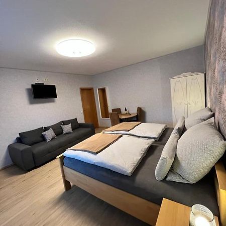 O&W Ferienzimmer Am Nuerburgring, Quiddelbach Exteriér fotografie