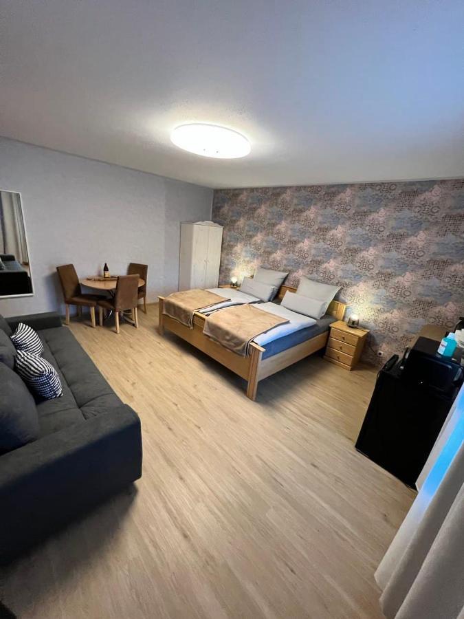 O&W Ferienzimmer Am Nuerburgring, Quiddelbach Exteriér fotografie